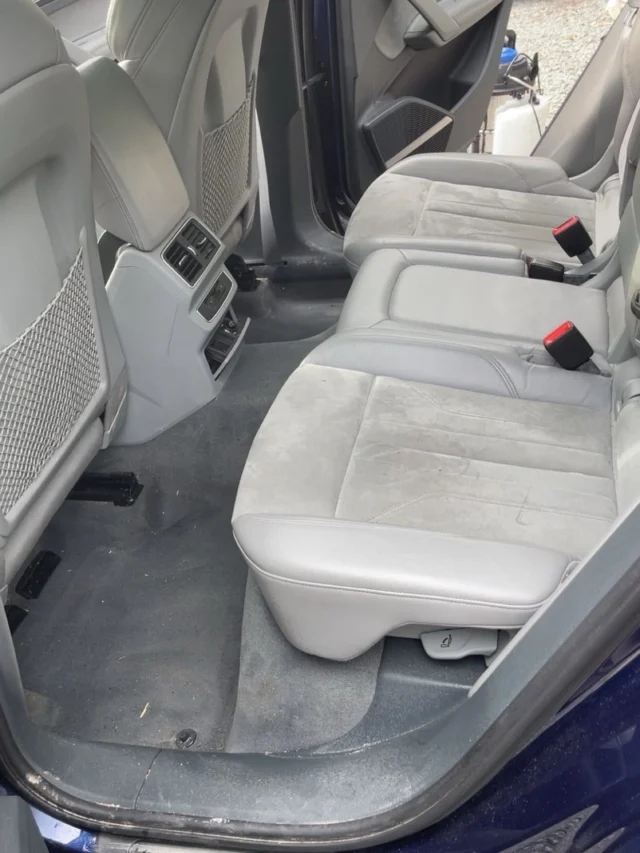 🔴 Rénovation intérieur et extérieur d’un Q5 🔴⚫️ Intérieur ⚫️💈 Aspiration de l’habitacle , coffre
💈 Dépoussiérage des plastiques
💈 Lavage & dressing des plastiques
💈 Nettoyage des sièges + traitement des cuirs
💈 Shampouinage des moquettes
💈 Shampouinage des tapis
💈 Nettoyage des vitres intérieurs
💈 Nettoyage des entrées de portes
💈 Parfum d’ambiance
🔴 Extérieur 🔴💈 Pré-lavage mousse active
💈 Lavage à la main + détails au pinceau
💈 Démoustiquage carrosserie
💈 Dégoudronnage carrosserie, jantes
💈 Nettoyage des jantes
💈 Nettoyage des ouvrants
💈 Séchage à la main « sans contact »
💈 Nettoyage des vitres extérieurs
💈 Cire de protection ( 2 mois )
💈 Brillant pour pneusMerci à ce client pour ça confiance 🙂N’hésitez pas à nous contacter pour un devis ou autre information .CLINIC CAR - DETAILING CENTER
Entretien - Rénovation - Protection🔴NOS PRESTATIONS 🔴
◻️Entretien intérieur / Extérieur haut de gamme
◻️Pressing des selleries tissus et moquettes
◻️Entretien des cuirs / alcantara
◻️Polissage (Micro-rayures, tâches...)
◻️Lustrage (Hydratation des peintures anciennes)
◻️Traitement Céramique▶️ CONTACT ◀️
☎️ 06.60.88.43.70
📩 Cliniccar50@gmail.com
🌐 https://cliniccar-nettoyage.fr/
Instagram : Cliniccar50#carpro #cquartz #cquartzfinest #detailing #addictauto #ceramiccoating #zvizzer #zvizzerpolish #autotriz #nanolexfrance #flex #rupesbigfoot #shinemate #nanolexcare #DetailingFrance #DetailingAutomobile #EntretienAuto #RénovationAuto #NettoyageVoiture #ProtectionCéramique #normandie #orne #calvados #manche #esthetiqueautomobile #shineAuto #detailing #follower #autosmart #feynlab #nettoyageauto